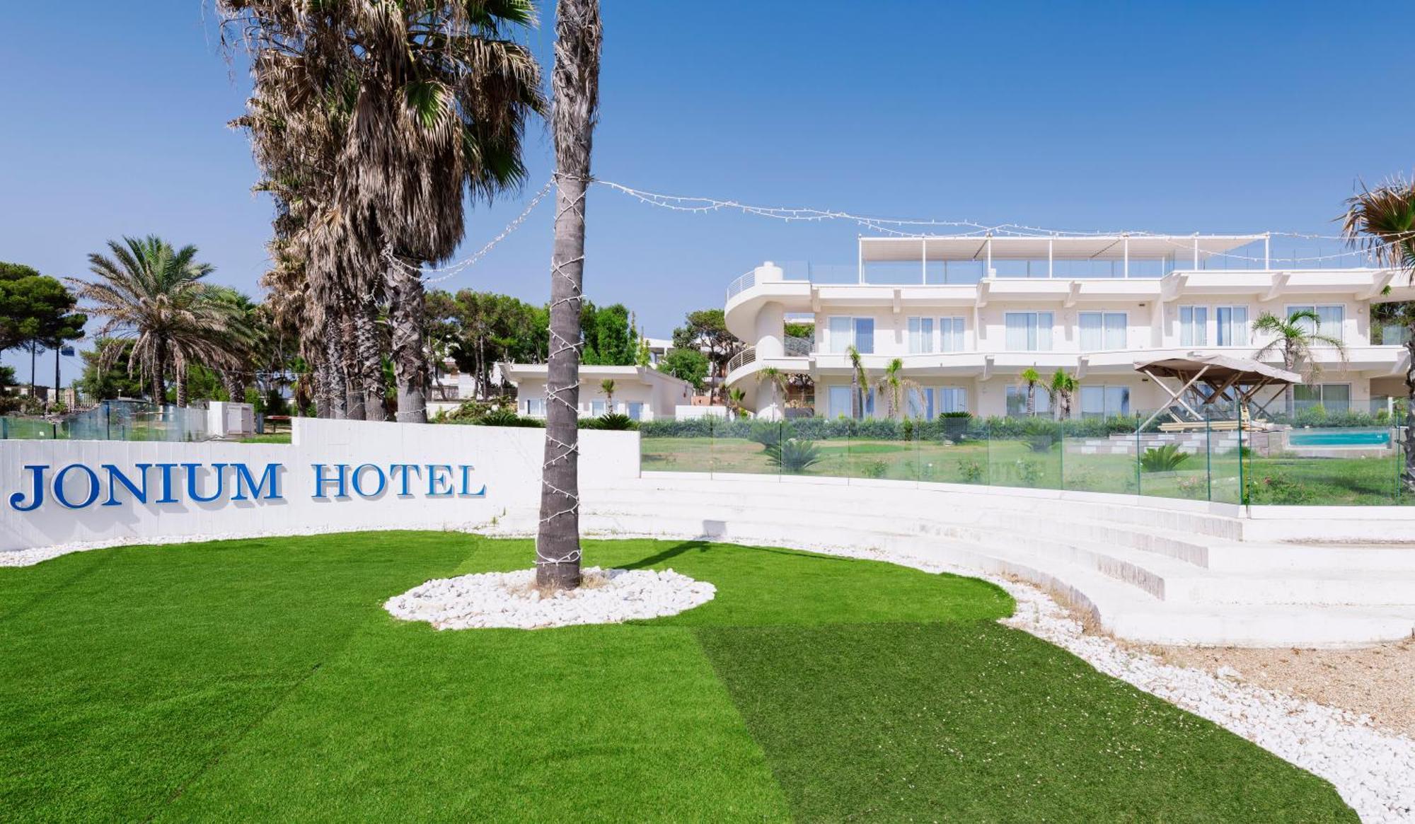 Jonium Hotel - Amazing Sea View And Swimming Pool Pulsano Dış mekan fotoğraf