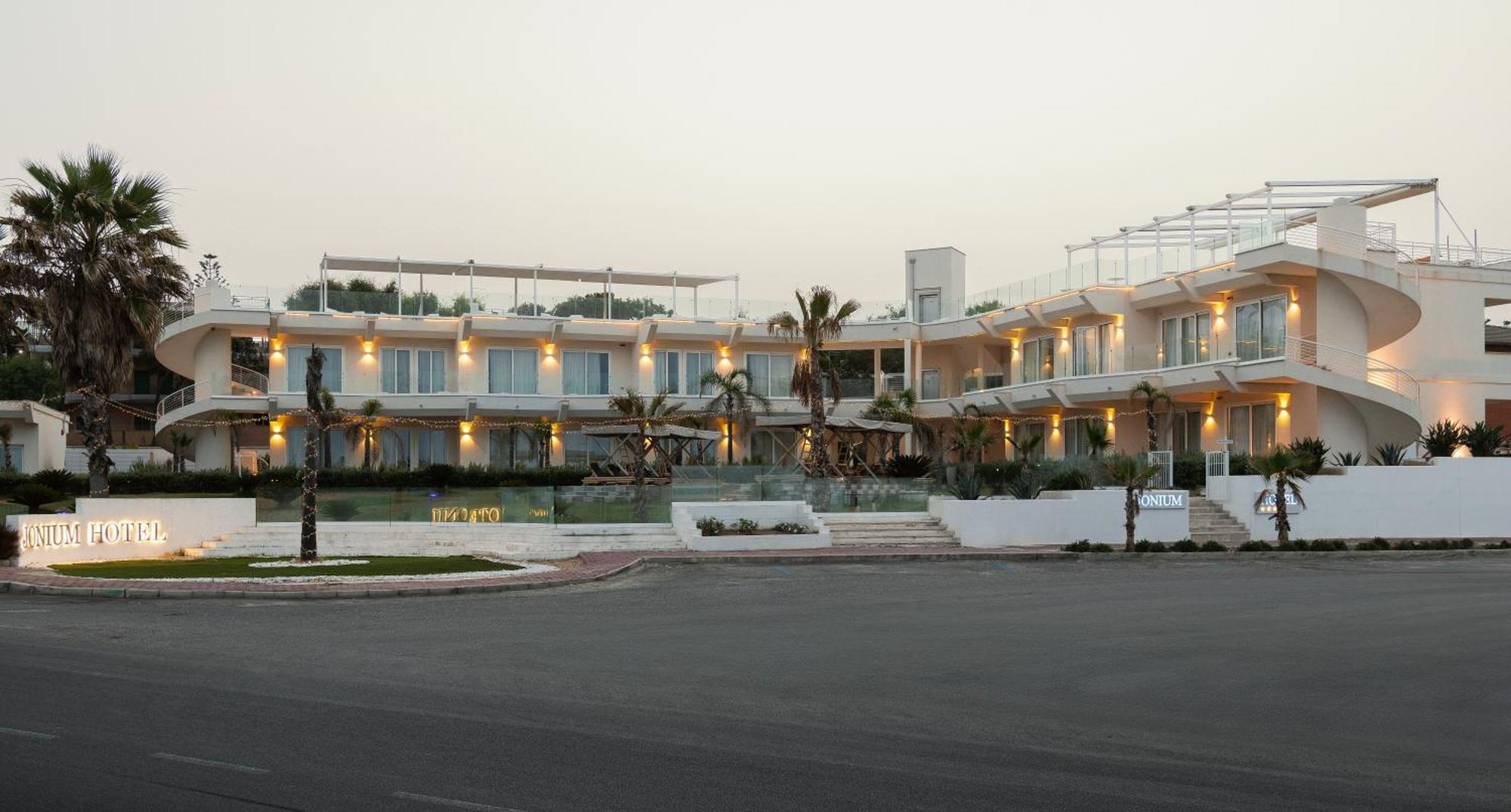 Jonium Hotel - Amazing Sea View And Swimming Pool Pulsano Dış mekan fotoğraf